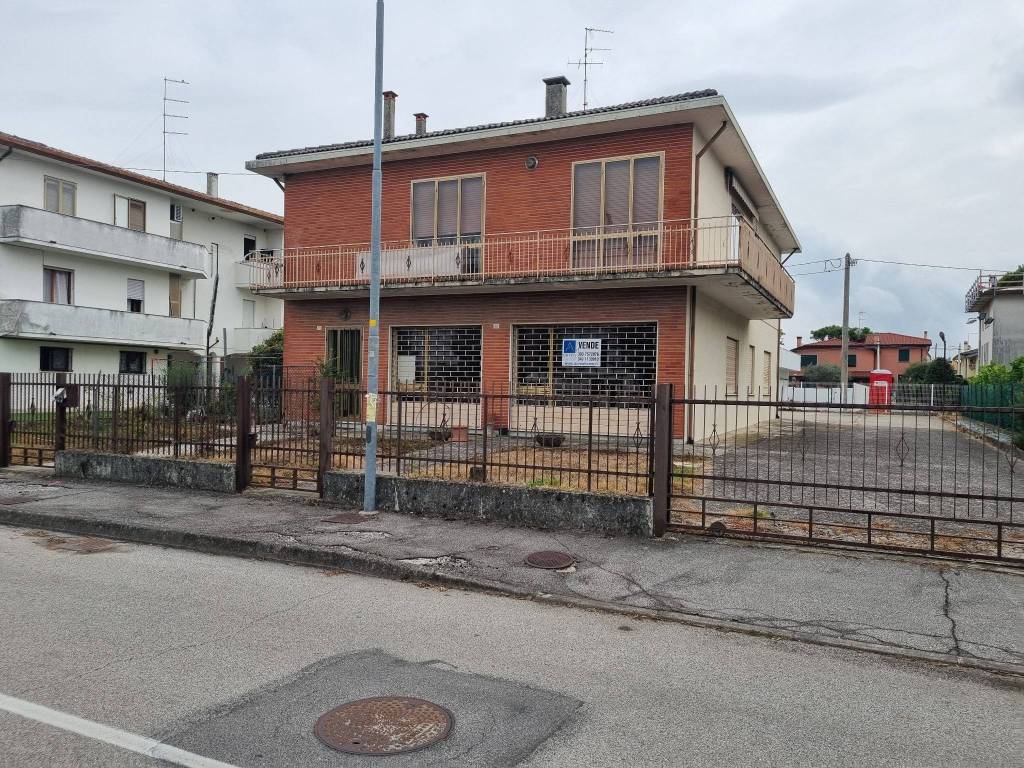 Casa Indipendente in vendita a Noventa Padovana via Noventana, 26