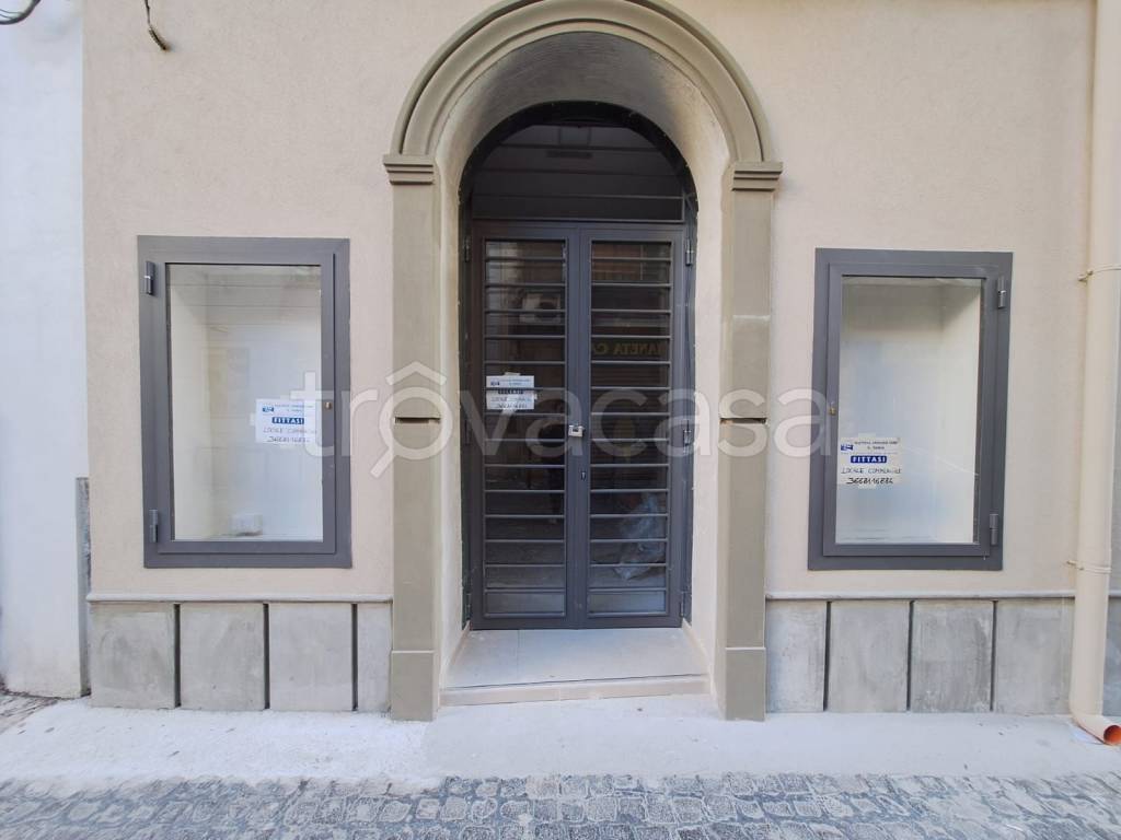 Articoli da Regalo/Casalinghi in affitto a Castellammare di Stabia via Nocera, 43