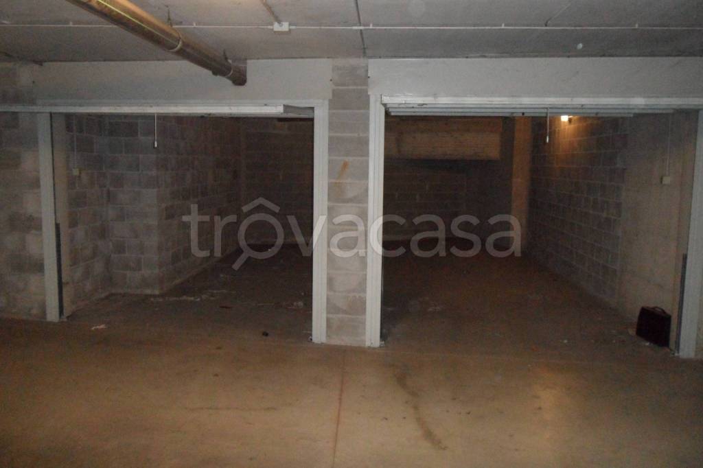 Garage in affitto a Biassono via Porta d'Arnolfo