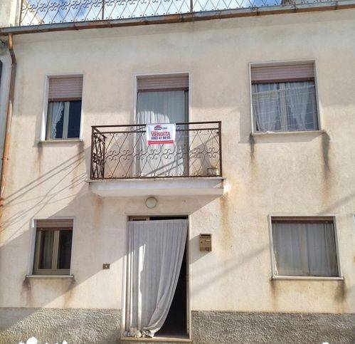 Villa in vendita a Pescina via Monti