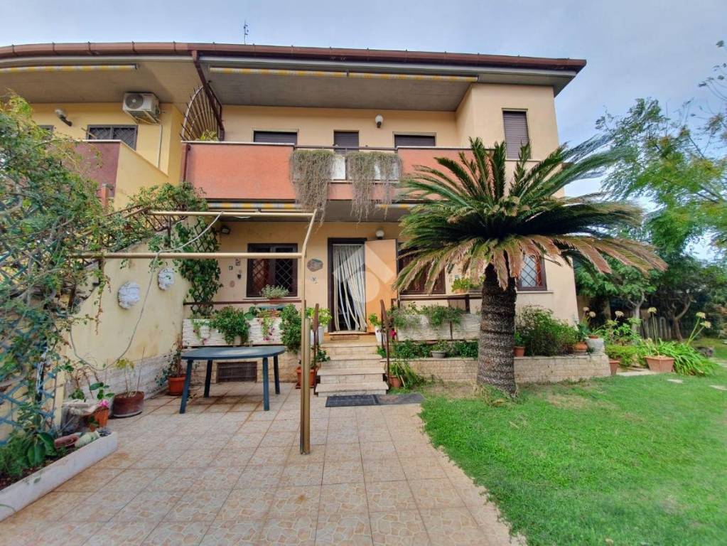 Appartamento in vendita ad Ardea via Ascoli Piceno, 15