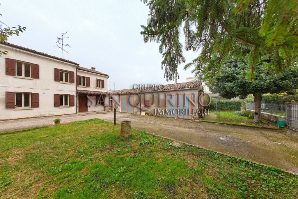 Villa in vendita a Guastalla via rosario, 53