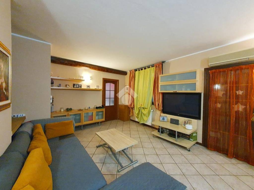 Appartamento in vendita a Cassinetta di Lugagnano via g. Matteotti, 5