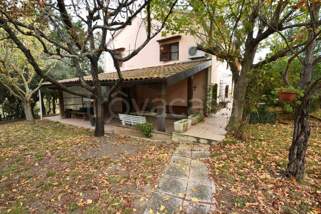 Villa Bifamiliare in vendita a Monte San Vito via Moruco b