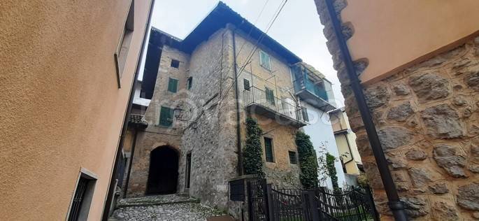 Casa Indipendente in vendita a Serina via Castello, 14