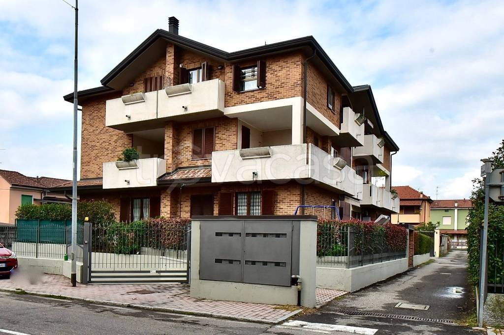 Appartamento in vendita a Seveso via Seregno, 1
