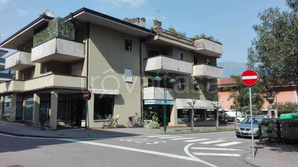 Negozio in affitto a Riva del Garda