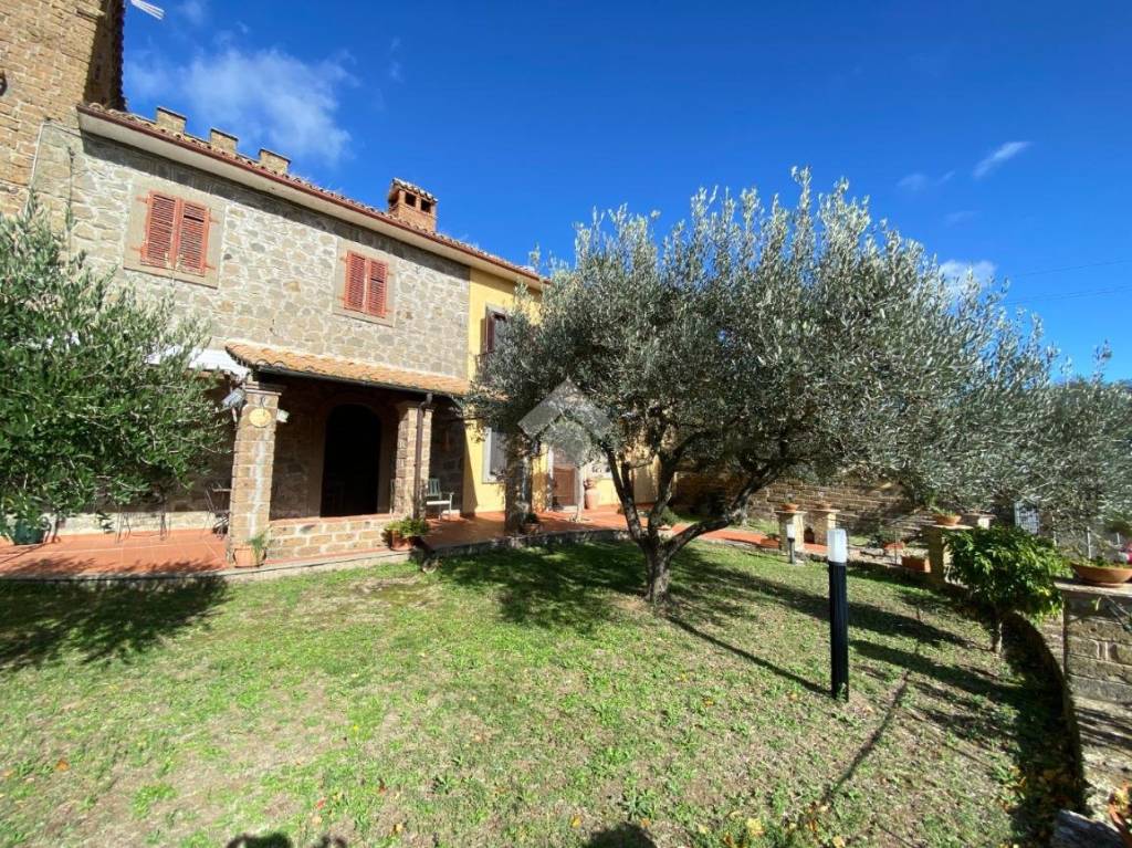 Villa Bifamiliare in vendita a Montefiascone via Capobianco