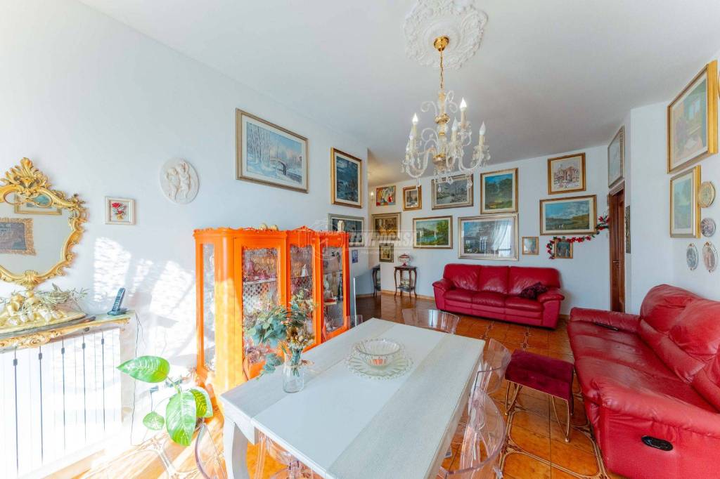 Appartamento in vendita a Corbetta via Eugenio Villoresi