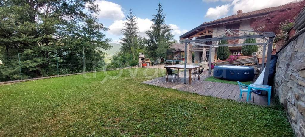 Villa in vendita a Farini località Montereggio