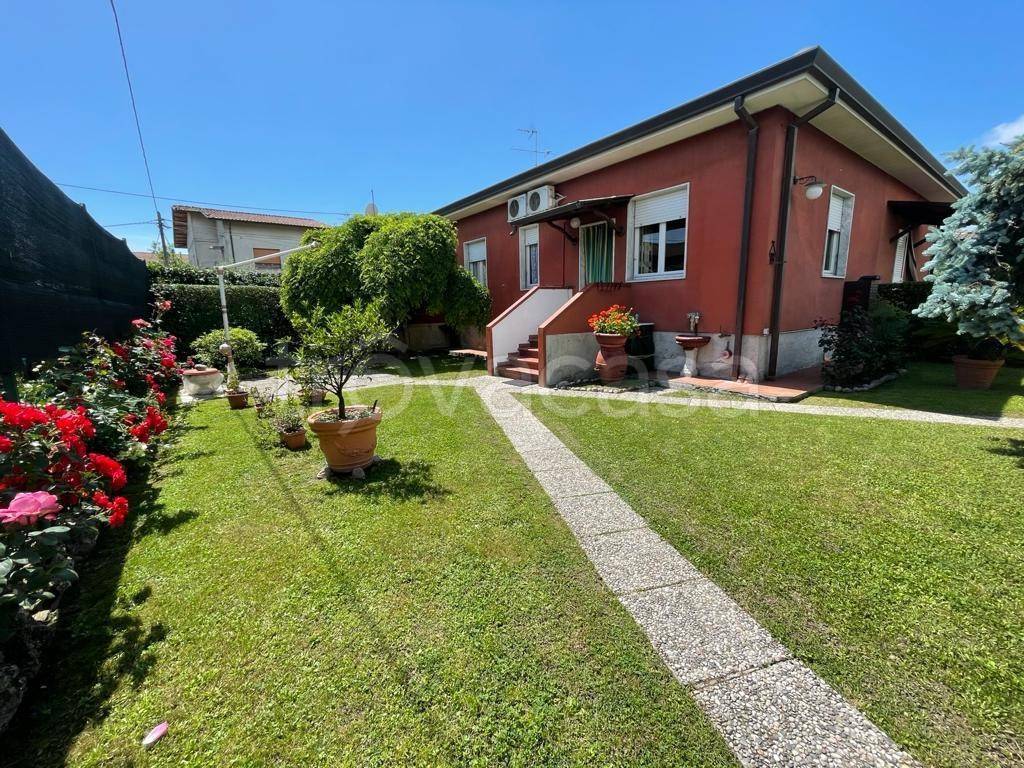 Villa a Schiera in vendita a Luni via Vicinale Casano Basso