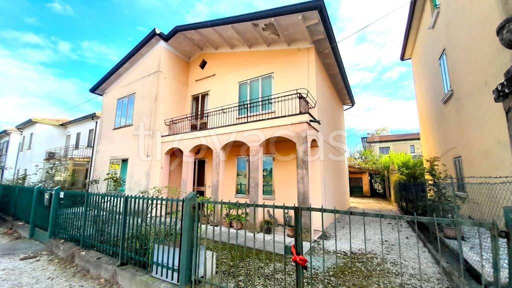 Villa in vendita a Piazzola sul Brenta via Ticino, 4