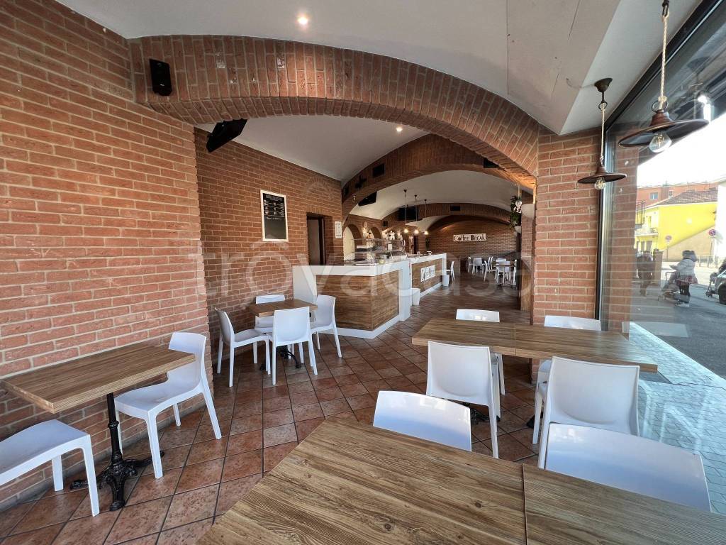 Bar in vendita a Cesano Maderno via Monte Rosa, 26