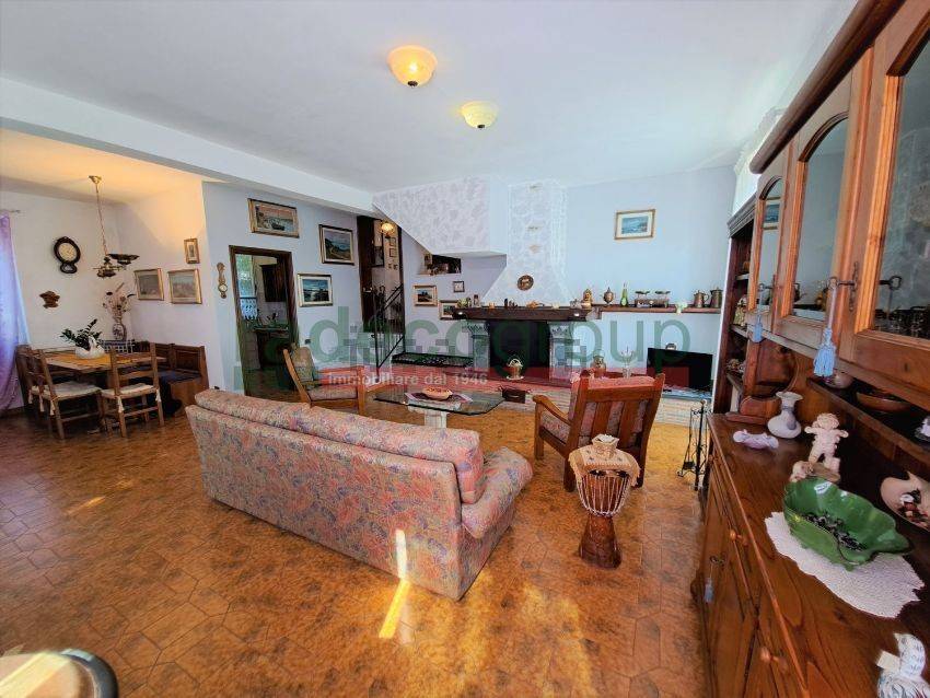 Villa in vendita a Collesalvetti via del Pino, 3
