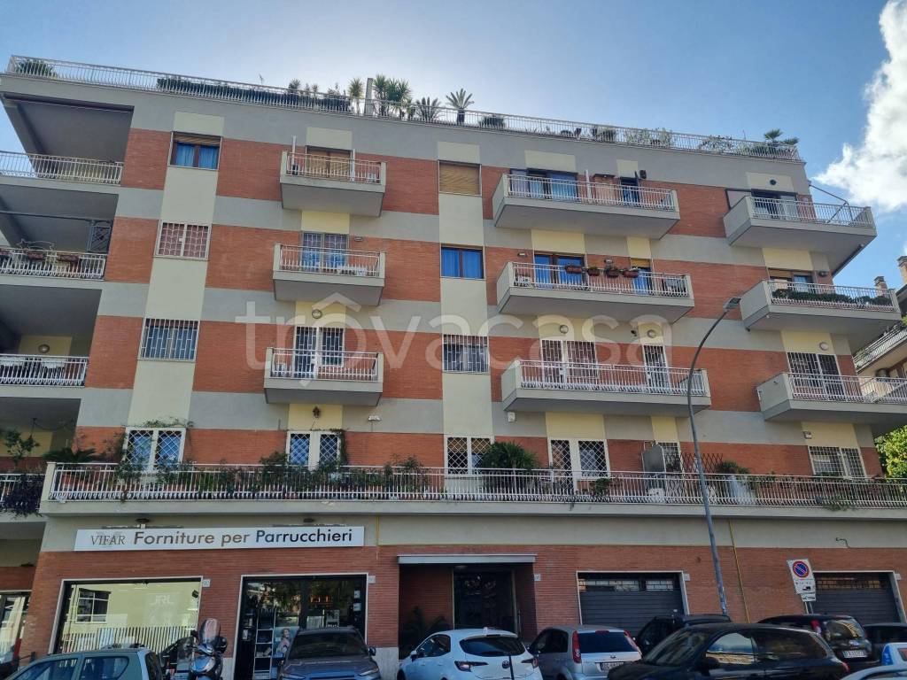 Appartamento in vendita a Roma via Giacinto De Vecchi Pieralice
