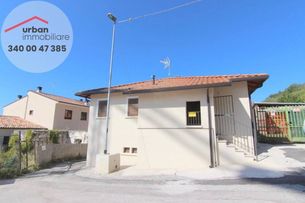 Casa Indipendente in vendita a L'Aquila via Castel Dell'Ovo