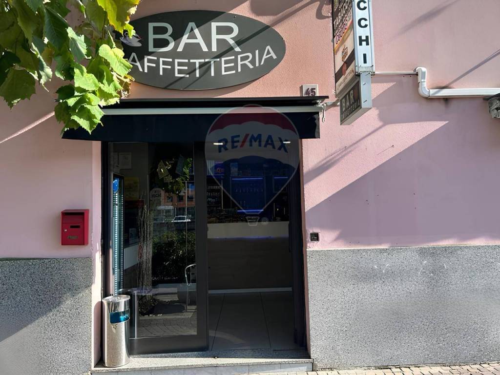 Bar in vendita a Paderno Dugnano via IV Novembre, 45