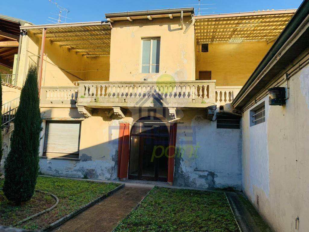 Casa Indipendente in vendita a Rivarolo Mantovano piazza Finzi 10