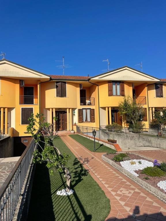 Villa a Schiera in vendita a Castelcovati via Fiume Adda