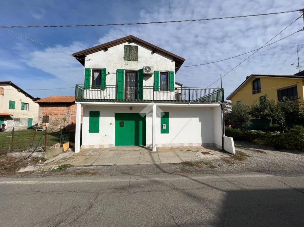Casa Indipendente in vendita a Campegine via 25 Aprile, 2