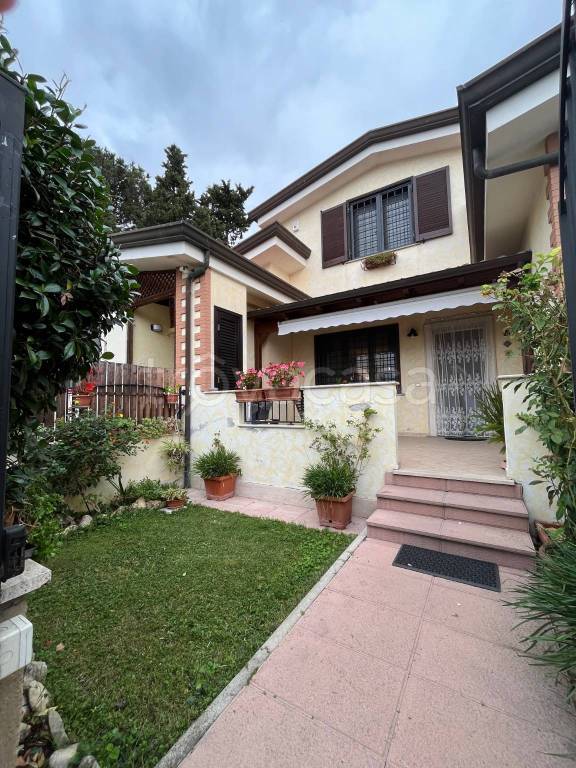 Villa a Schiera in in vendita da privato a Fiumicino via San Vero Milis, 18