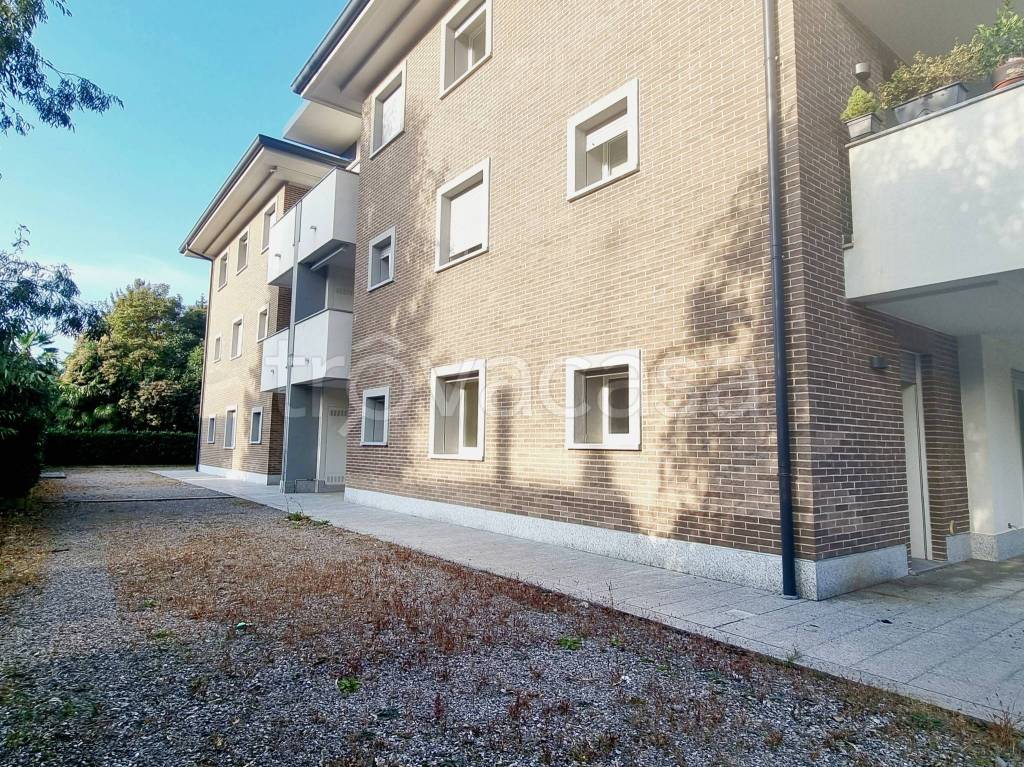 Appartamento in vendita a Merate via Statale d. Lago di Como e d. Spluga, 45