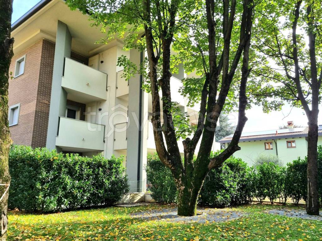 Appartamento in vendita a Merate via Statale d. Lago di Como e d. Spluga, 63