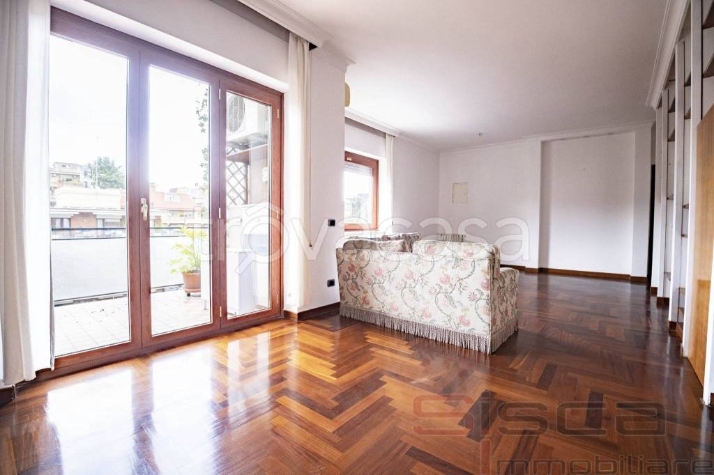 Appartamento in vendita a Roma via della Farnesina, 269