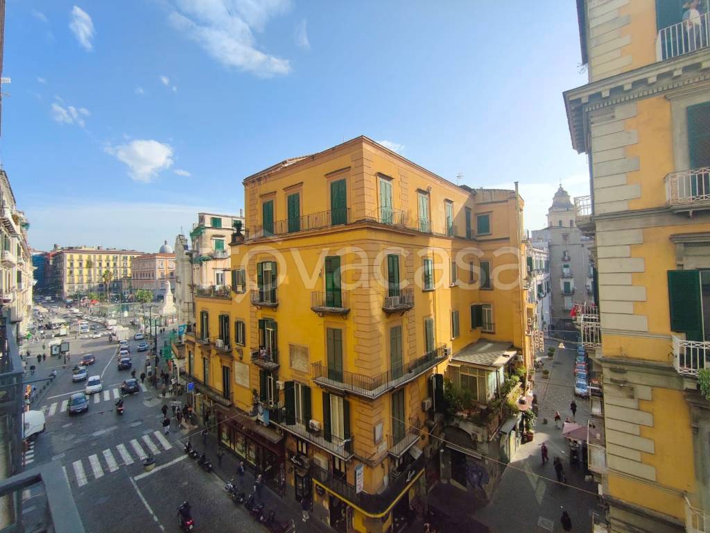 Appartamento in vendita a Napoli via Toledo, 424