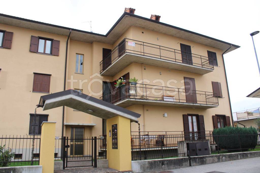 Appartamento in in vendita da privato ad Almenno San Bartolomeo via Eugenio Montale, 10