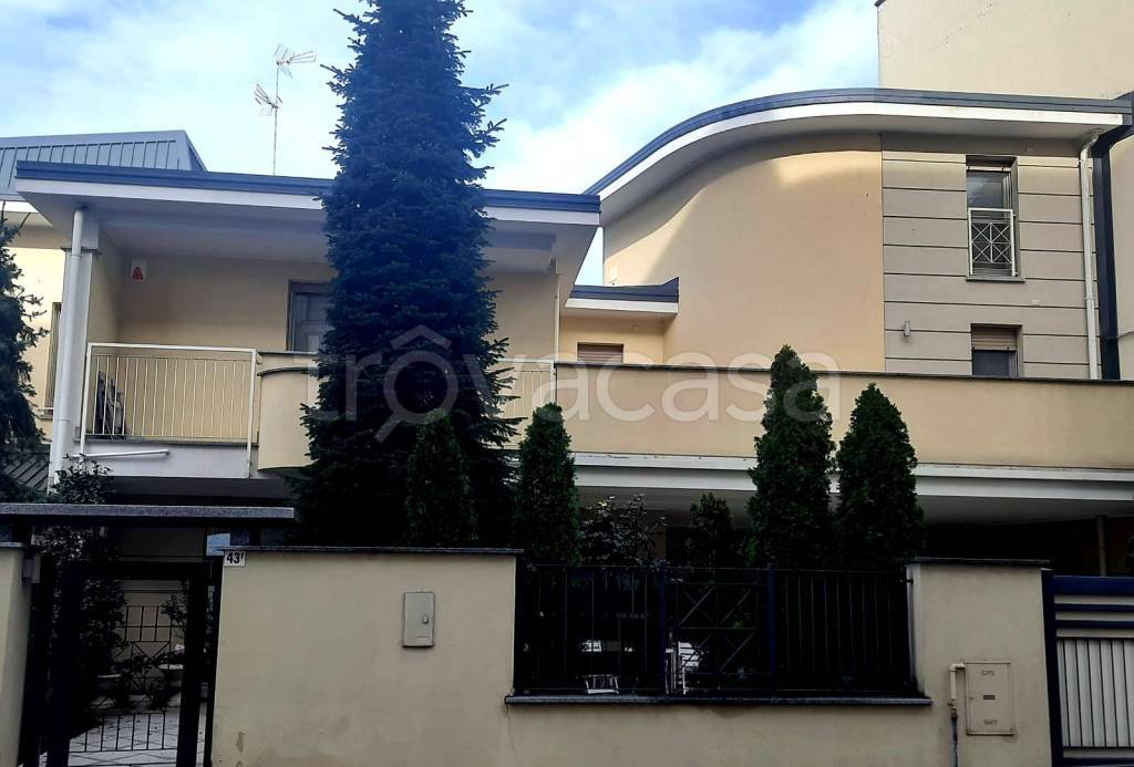 Villa in in vendita da privato a Legnano