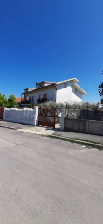 Villa Bifamiliare in in vendita da privato a Poggiofiorito via Zazzini Ercole, 9