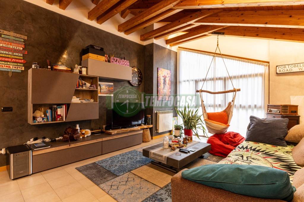 Appartamento in vendita a Bernareggio via Lauro Vezzani, 3