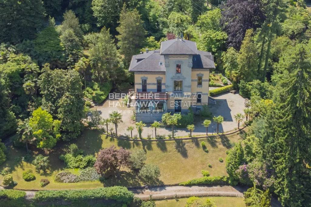 Villa in vendita a Stresa via Adua