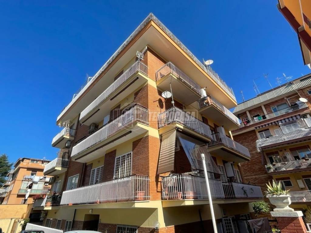 Appartamento in vendita a Roma via Orte 18