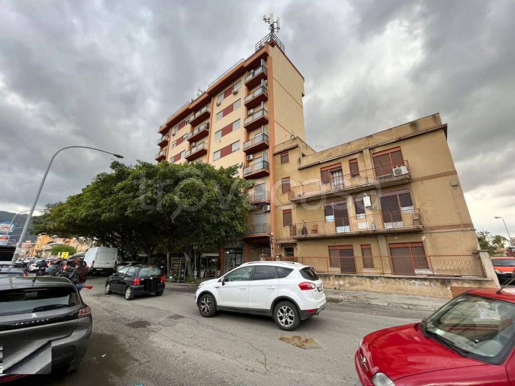 Appartamento in vendita a Palermo via Emiro Giafar, 25