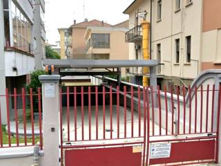 Garage in affitto a vercelli via rodi, 52