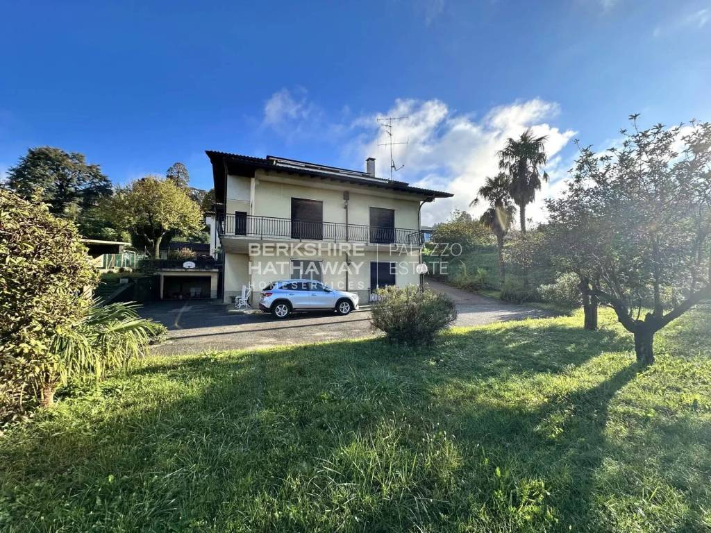 Casa Indipendente in vendita a Capiago Intimiano via canturina