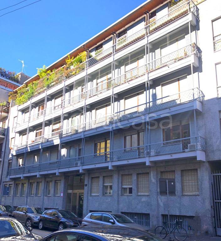 Appartamento in vendita a Milano via Carlo Goldoni, 1