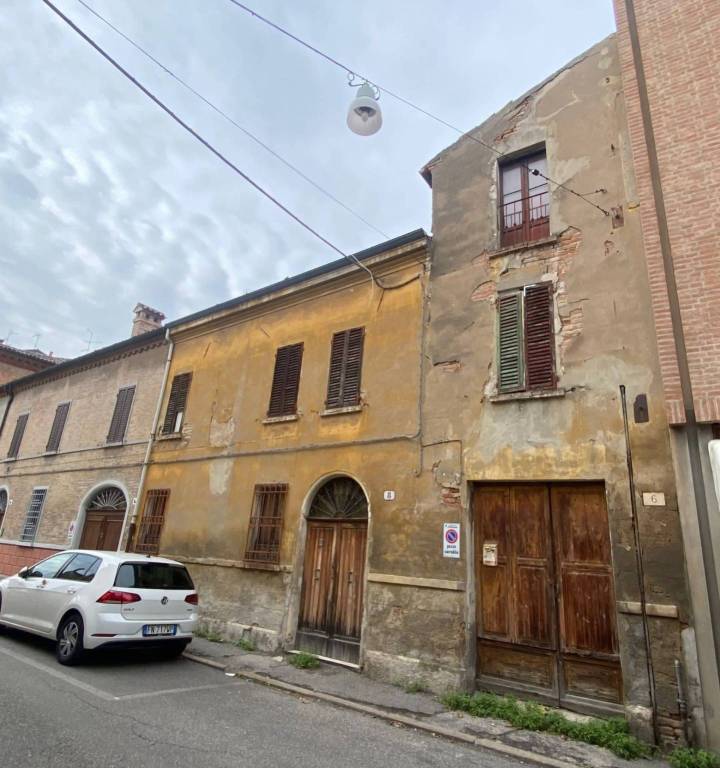 Casa Indipendente in vendita a Ferrara via Lucchesi