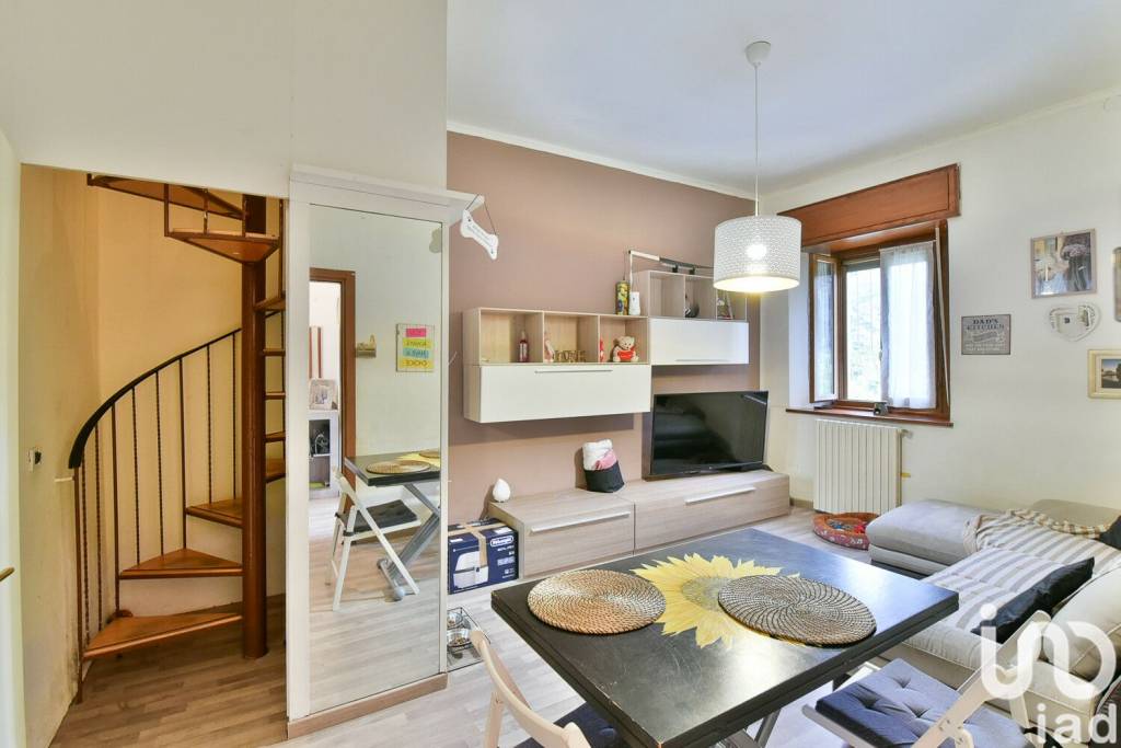 Appartamento in vendita a Besana in Brianza via cardinal borromeo, 34b