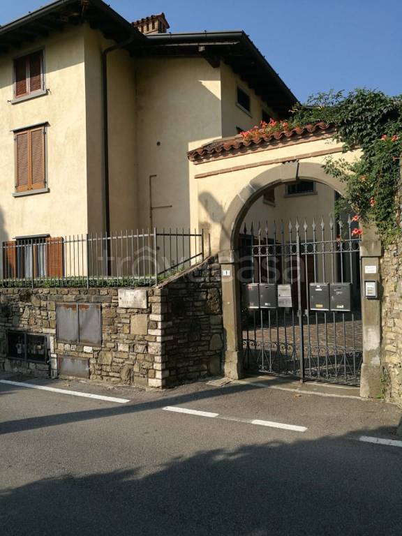 Appartamento in affitto a Sotto il Monte Giovanni XXIII via Baradello, 5