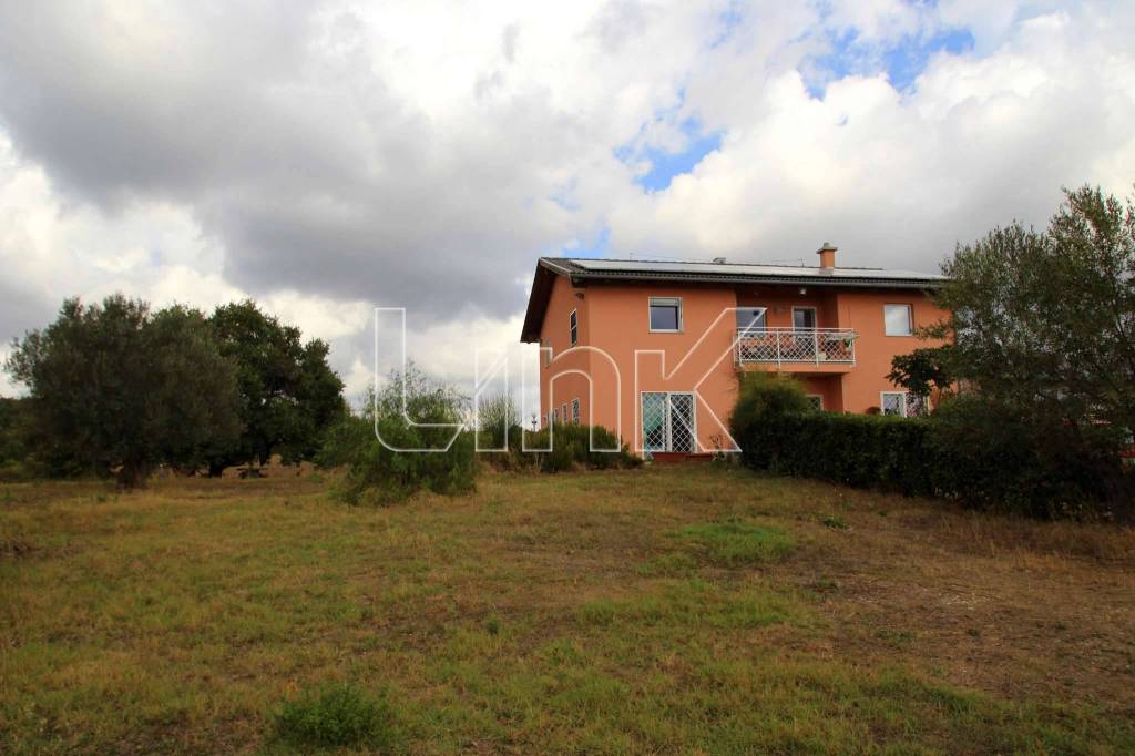 Villa in vendita a Canino strada regionale 146 Castrense snc