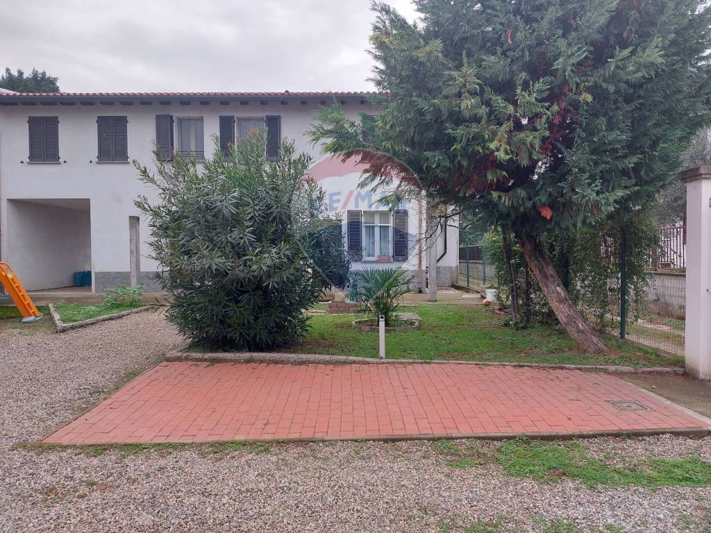 Casa Indipendente in vendita a Boffalora sopra Ticino magenta
