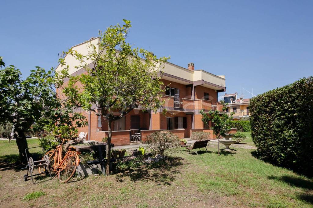 Villa Bifamiliare in vendita a Pomezia via degli Argonauti, 5C