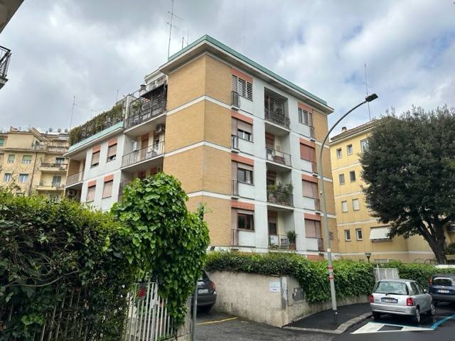 Appartamento in vendita a Roma via Giacinta Pezzana