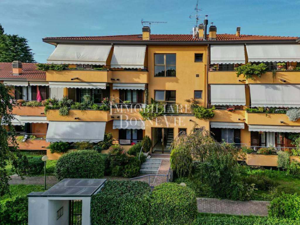 Appartamento in vendita a Vedano Olona via Don Lorenzo Milani