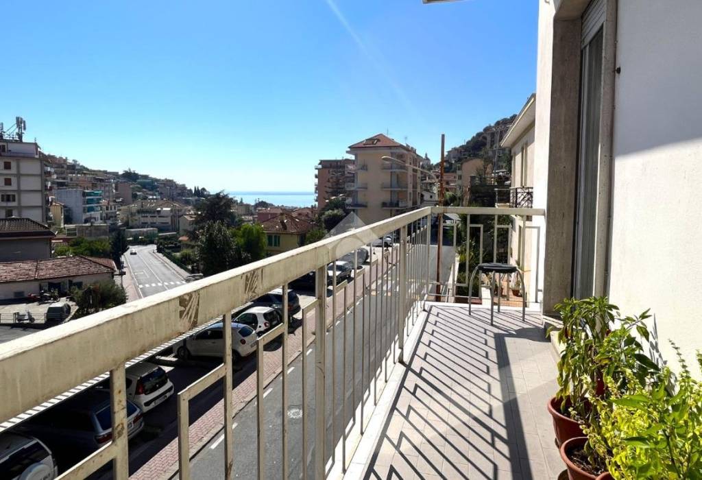 Appartamento in vendita a Sanremo via Dante Alighieri, 346