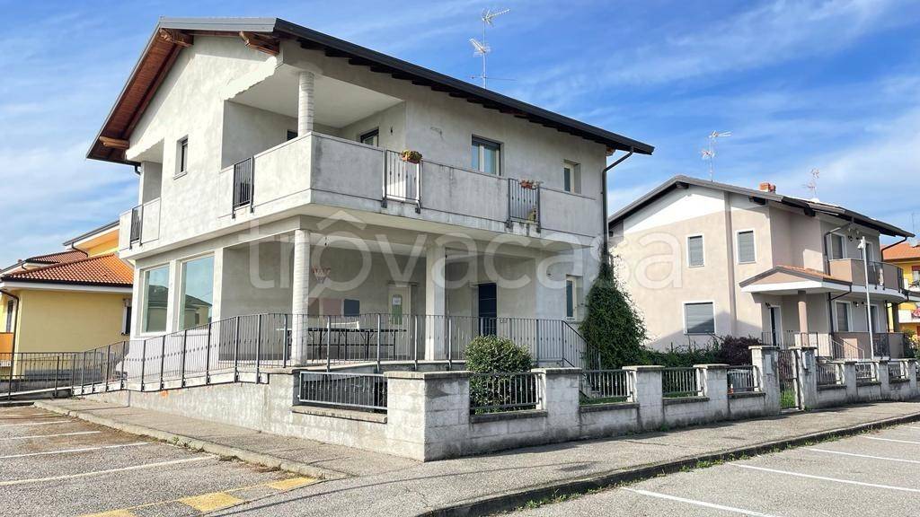 Villa in vendita a Oleggio