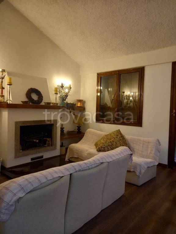 Appartamento in vendita a Rocca di Cambio via Santa Lucia